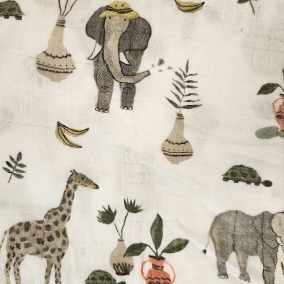 Little Unicorn Deluxe Muslin Unisex Infant Bug, Safari Print Swaddles x 4 - Picture 11 of 13